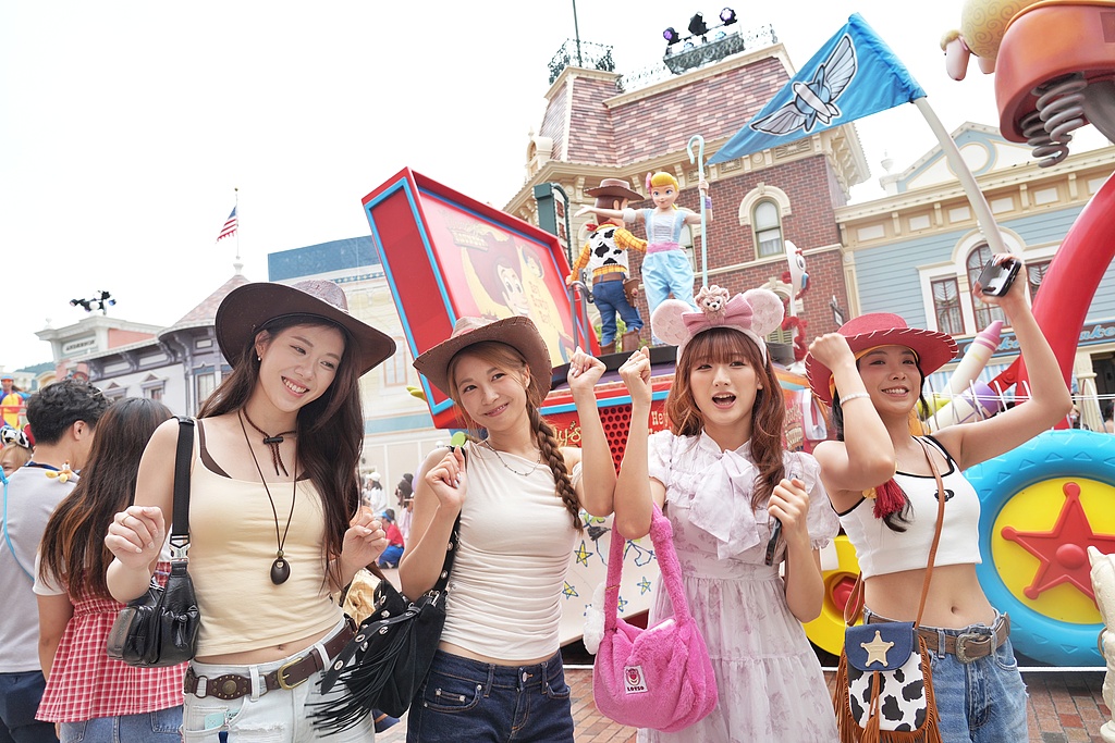 香港ディズニーランドで「ピクサー・サマー・フェス」開催