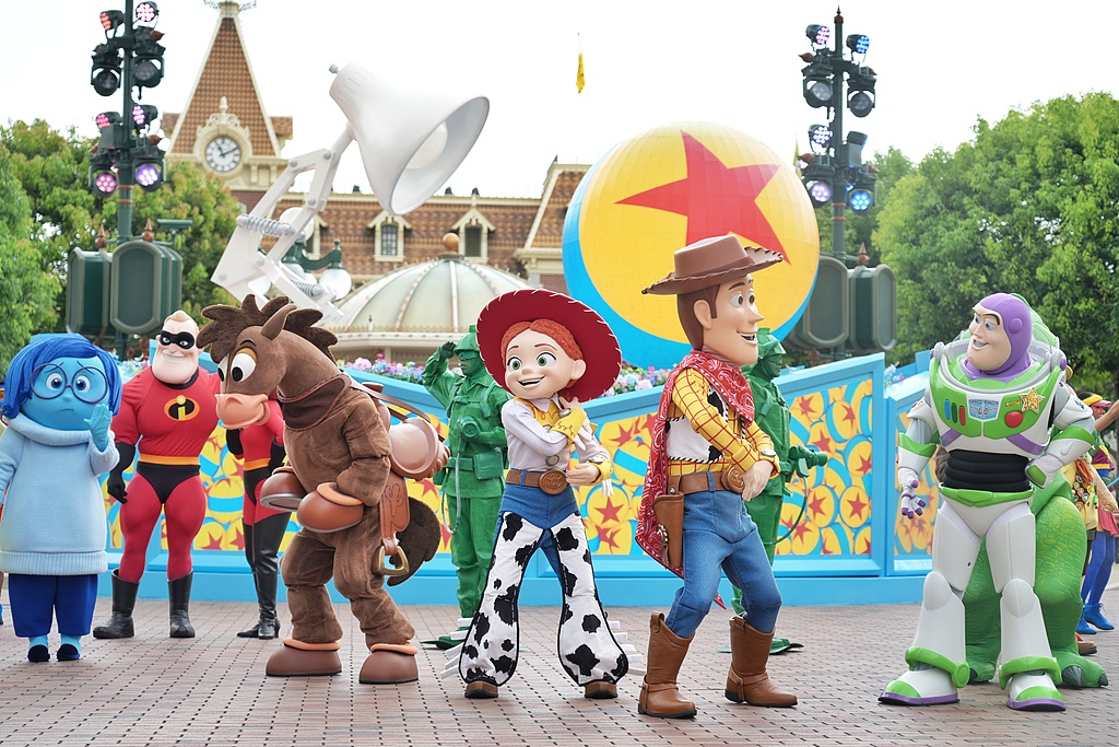 香港ディズニーランドで「ピクサー・サマー・フェス」開催