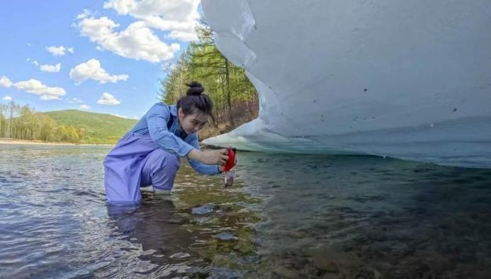 6月でも最低気温氷点下5度！「中国で最も寒い村」に避暑シーズン到来                    初夏の訪れを感じる季節となっているものの、「中国で最も寒い村」と呼ばれる黒竜江省大興安嶺地区呼中区の夜間の最低気温は依然として氷点下5度と寒い。空気は澄み、とても爽やかな天気で、避暑を目的とした観光客を迎えるシーズンに突入している。詳細>