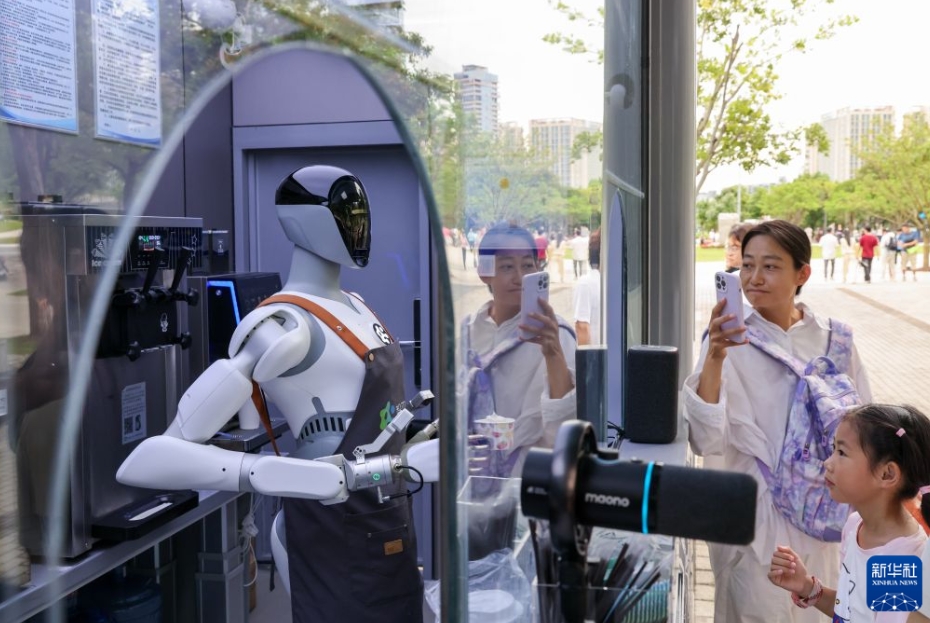 人型ロボットが市内各地で「着任」　広東省深セン