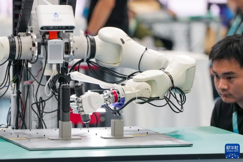 ロボットが100メートル走で人間の世界記録を更新　第2回世界人型ロボット競技大会