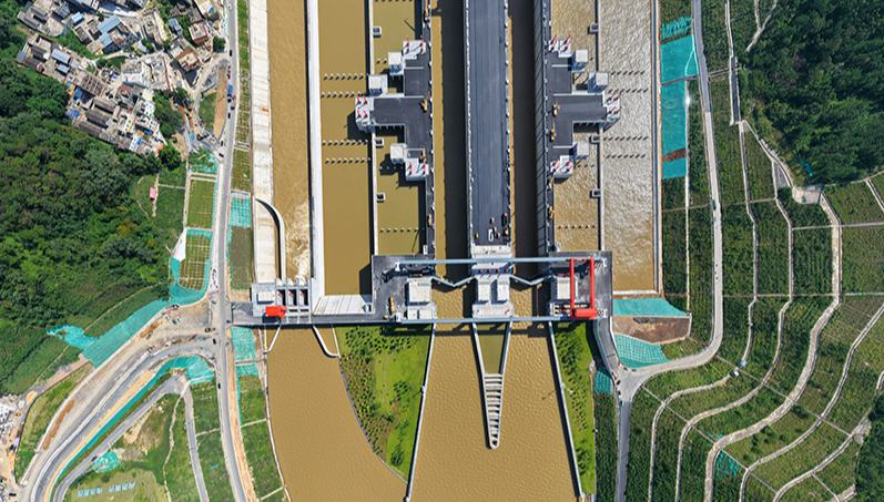 平陸運河が9月16日に開通へ                    広西壮（チワン）族自治区南寧市で9月7日、平陸運河の通航に関する記者会見が行われ、同運河が9月16日に完成して通航することが明らかにされた。詳細>