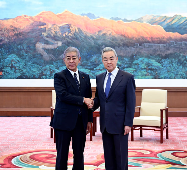王毅氏が日本国際貿易促進協会の岩屋毅会長と会談