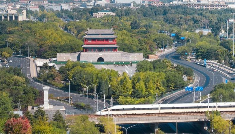 国慶節7連休に延べ21億4400万人が地域跨ぎで移動           中国は10月1日から7日までが、国慶節（10月1日）に合わせた7連休となった。交通運輸部（省）によると、連休中、交通・運輸業界の運行は全体的に安定し、秩序を維持。詳細>